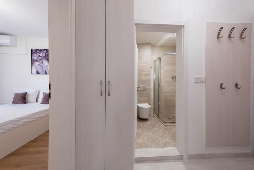 Labyrinth Apartment - Free Parking Space Included 바르나 외부 사진