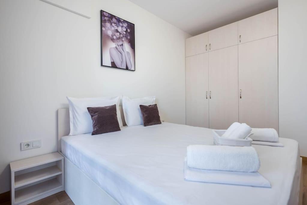 Labyrinth Apartment - Free Parking Space Included 바르나 외부 사진