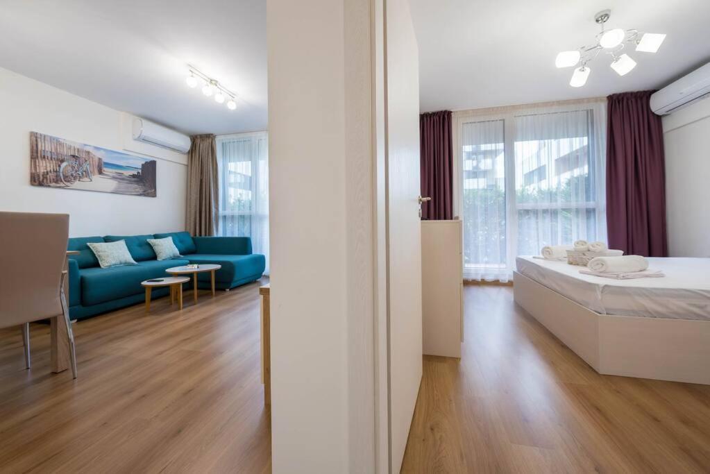 Labyrinth Apartment - Free Parking Space Included 바르나 외부 사진