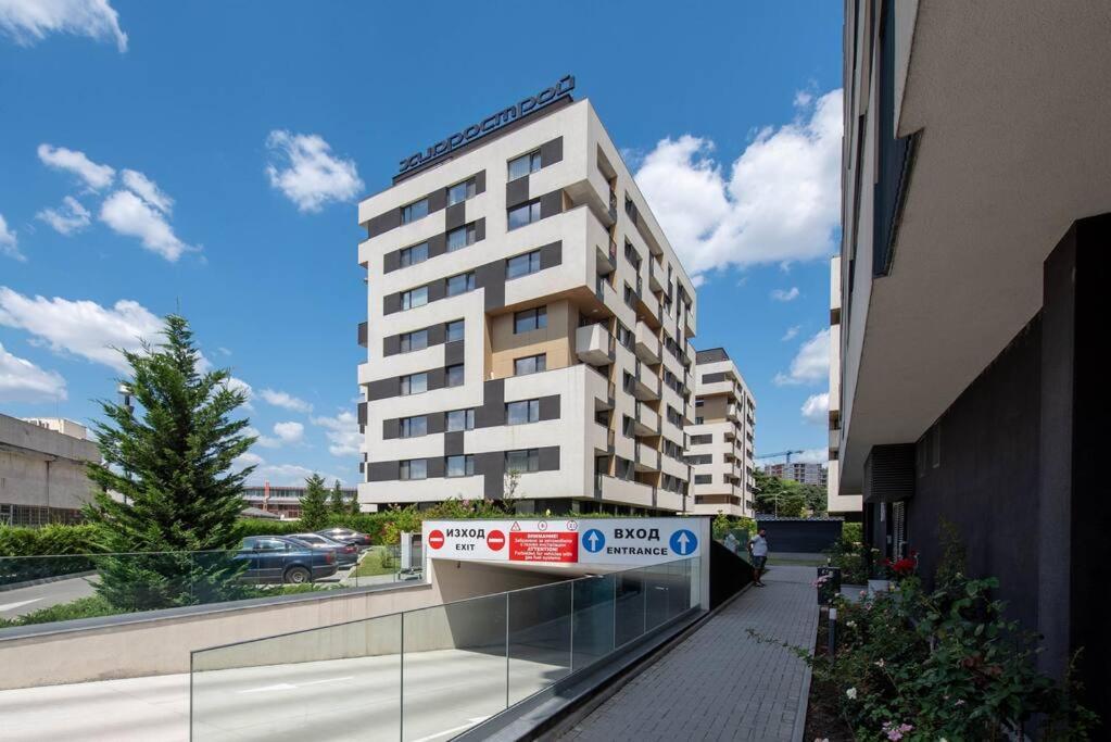 Labyrinth Apartment - Free Parking Space Included 바르나 외부 사진